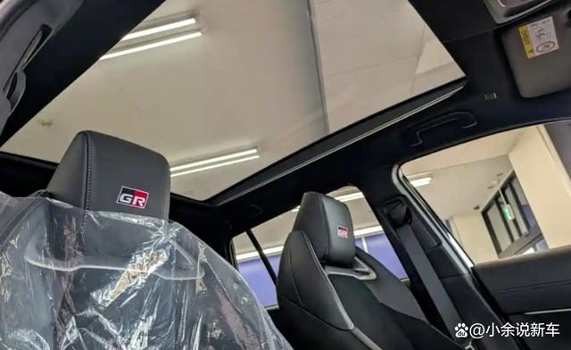 丰田卡罗拉Cross GR版，黑化外观很帅气，配1.8L混动，开起来带感！-有驾