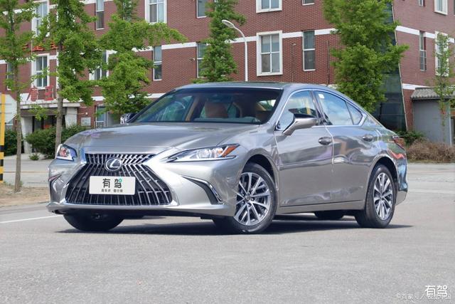 雷克萨斯ES200到底是B级车还是C级车？内行人说透了，别再乱猜