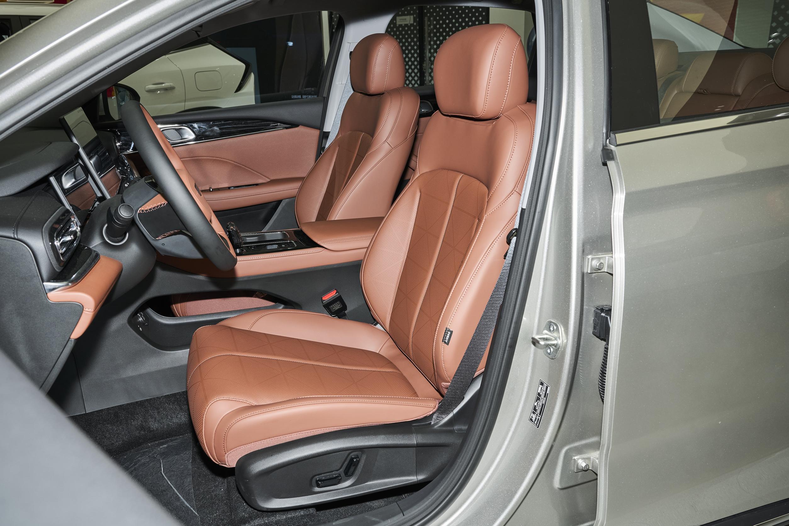 _吉利新款_吉利轴距2800的车