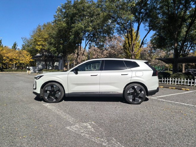 安全与时尚全兼容 抢先试驾沃尔沃全新XC70