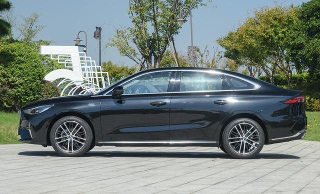 不到7万块,轴距竟比凯美瑞还长?吉利第5代帝豪把家轿逼上绝路-有驾