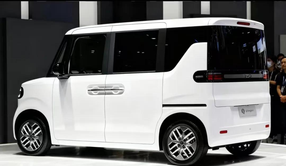 全球首款飞行汽车亮相_比亚迪混合动力车型_