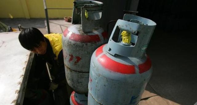 到时候别像换煤气罐子一样闹心就好希望新能源汽车电瓶的更换能够更加便捷避免车主重复折腾和经济损失