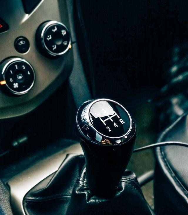 开了9年手动挡，换成自动挡后才明白：手动挡对比自动挡有3大优势-有驾