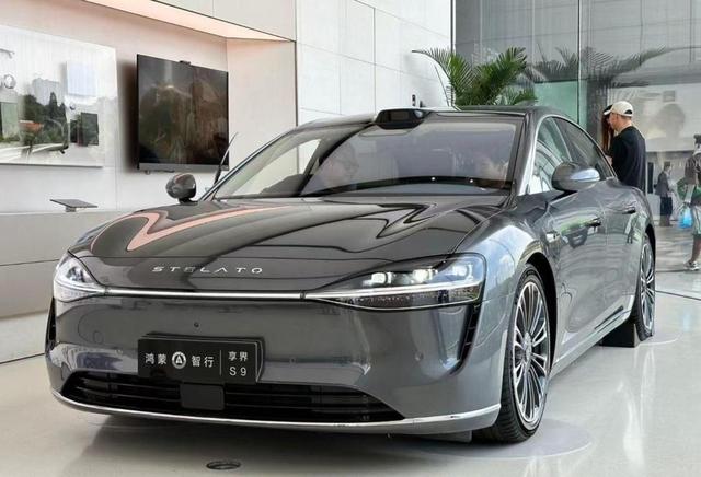 宝座不保享界S9开订2小时订单破3000台，市场反响堪称爆炸式增长，彰显其强大的破圈潜力