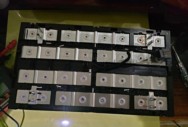 遇到了一件特别尴尬的事情，一行不懂一行的水深，原本换了好电瓶一个月后又要换让人怀疑是不是被忽悠导致车子反复出问题-有驾