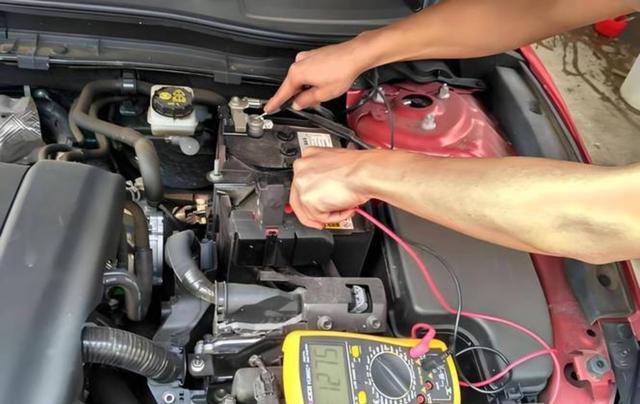 遇到了一件特别尴尬的事情，一行不懂一行的水深，原本换了好电瓶一个月后又要换让人怀疑是不是被忽悠导致车子反复出问题-有驾