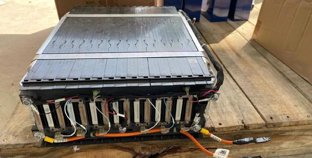 比亚迪将坚持磷酸铁锂电池路线强调安全性和行业信心，确保未来车型依然采用这一最成熟可靠的技术标准