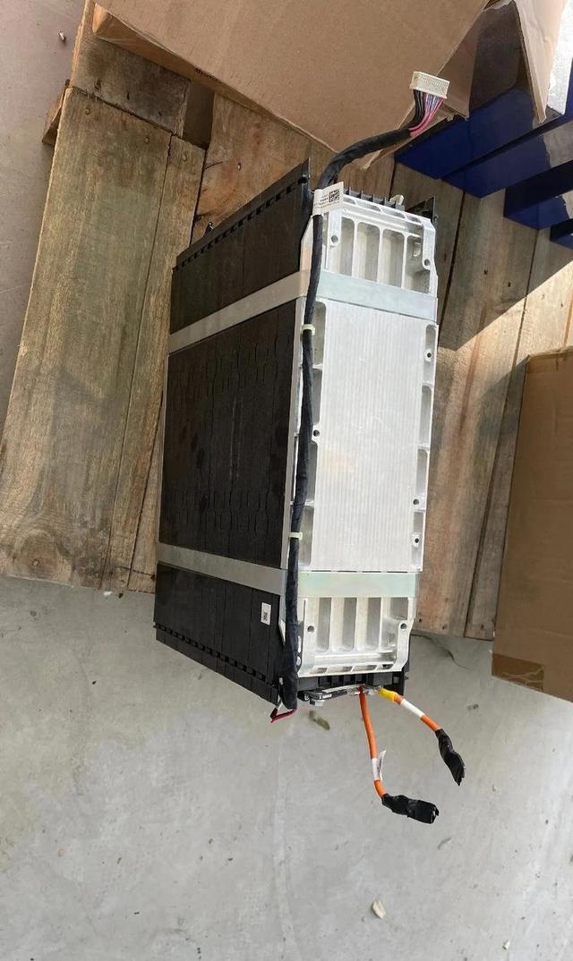 比亚迪将坚持磷酸铁锂电池路线强调安全性和行业信心，确保未来车型依然采用这一最成熟可靠的技术标准-有驾