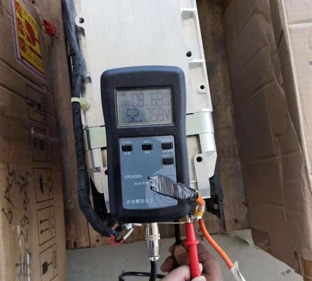 比亚迪将坚持磷酸铁锂电池路线强调安全性和行业信心，确保未来车型依然采用这一最成熟可靠的技术标准-有驾