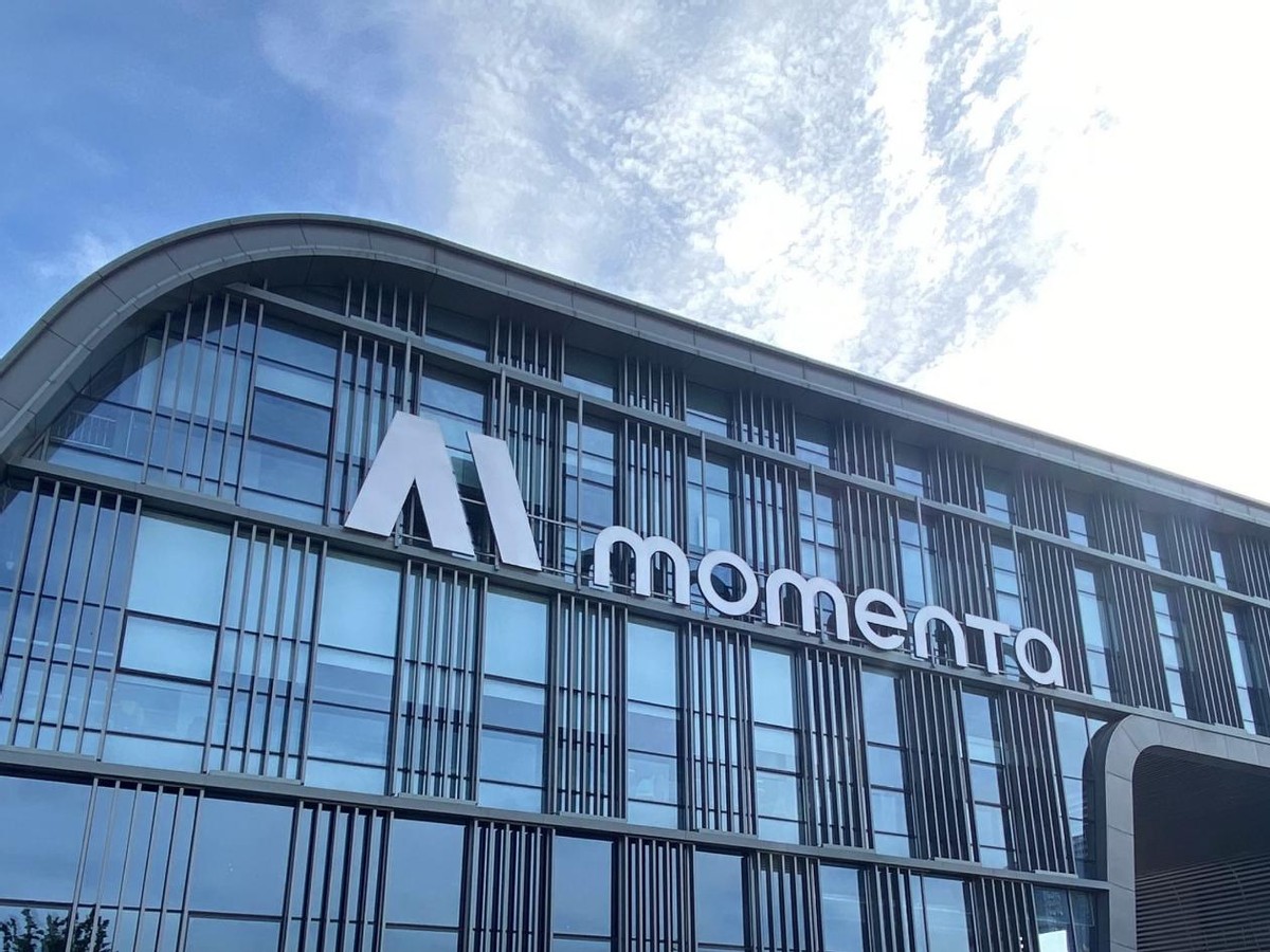 奔驰续航1000km电动_奔驰国产电动汽车_