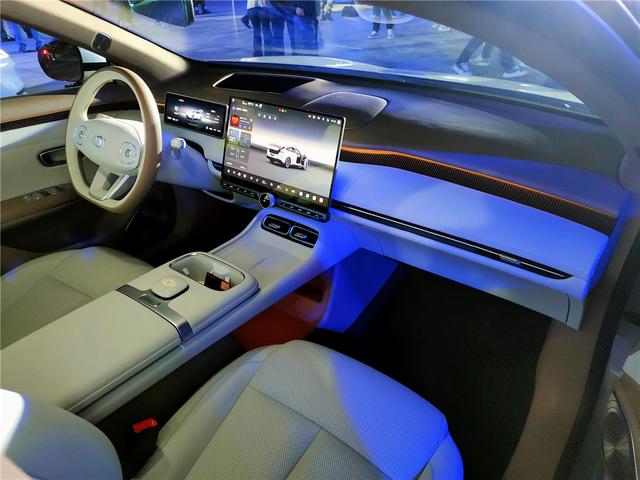 成为高手方能打赢高手，长安启源A06对每个座位的乘客下手-有驾