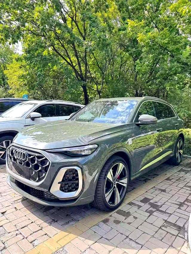 全新奥迪Q5L亮相，搭载华为智驾，使用五代EA888发动机