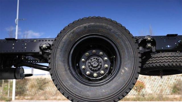 燃油车卖36万,电动车卷疯了,它偏不跟风坚持做真正适应极限环境的硬派越野,满足专业户外人士的需求成为独特标签-有驾