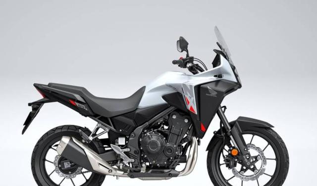 本田NX500真要来了，不是预告，是倒计时，预计2024年底引入国内，2025年初就能提车，比预期提前半年，配备电子离合，城市驾驶更加便捷-有驾