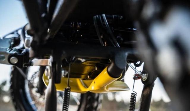 铁锹焊底盘？雅马哈变末日摩托，荒野穿越竟藏这波神操作-有驾