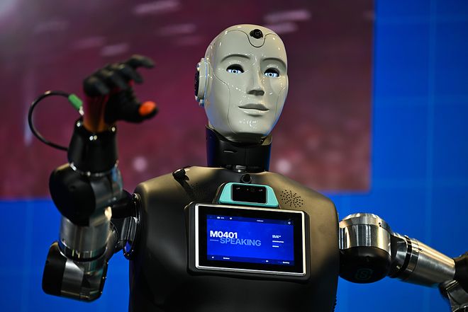 机器人企业骗局曝光：路演厅里上演“提线木偶”，聪明投资人也栽跟头