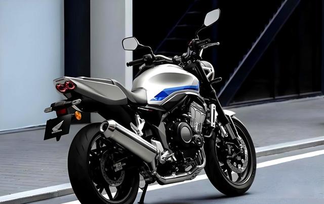 本田CB500SF重磅解析,小排量四缸复古街车引领全球市场布局,品牌品质与创新技术兼顾,4.5万-5.2万元定价彰显战略自信-有驾