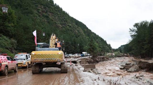 榆中县自2025年11月11日起实行道路临时停车泊位收费管理，半小时免费，超时按计费标准累计收费，夜间免费时间段保障市民便捷出行