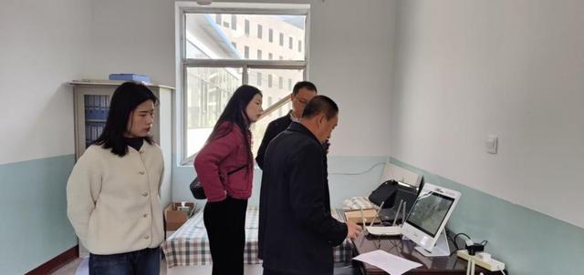 榆中县自2025年11月11日起实行道路临时停车泊位收费管理，半小时免费，超时按计费标准累计收费，夜间免费时间段保障市民便捷出行-有驾