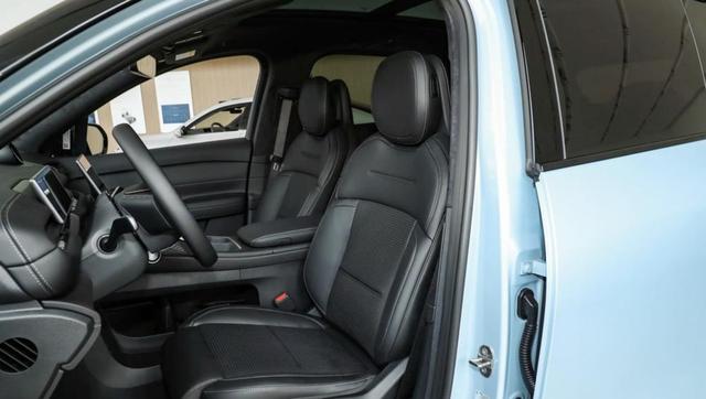 蔚来集团上周新增订单约一万份，表现稳健在新势力中居于领先地位，产品矩阵日趋完善，市场布局逐步深化-有驾