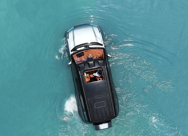 30万就能“水上飞”?奇瑞G700和仰望U8,谁才是真·水陆-有驾