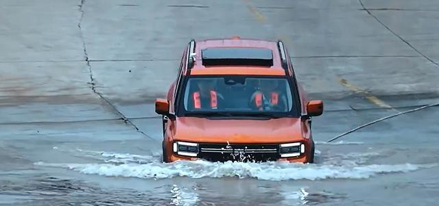 30万就能“水上飞”?奇瑞G700和仰望U8,谁才是真·水陆-有驾