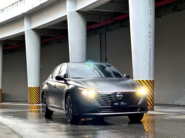 新款日产天籁亮相，外观更年轻，搭载2.0T和鸿蒙座舱