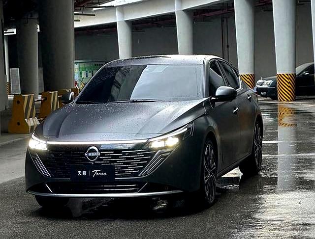 新款日产天籁亮相,外观更年轻,搭载2.0T和鸿蒙座舱-有驾