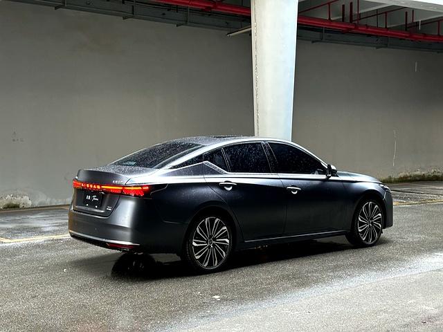 新款日产天籁亮相,外观更年轻,搭载2.0T和鸿蒙座舱-有驾