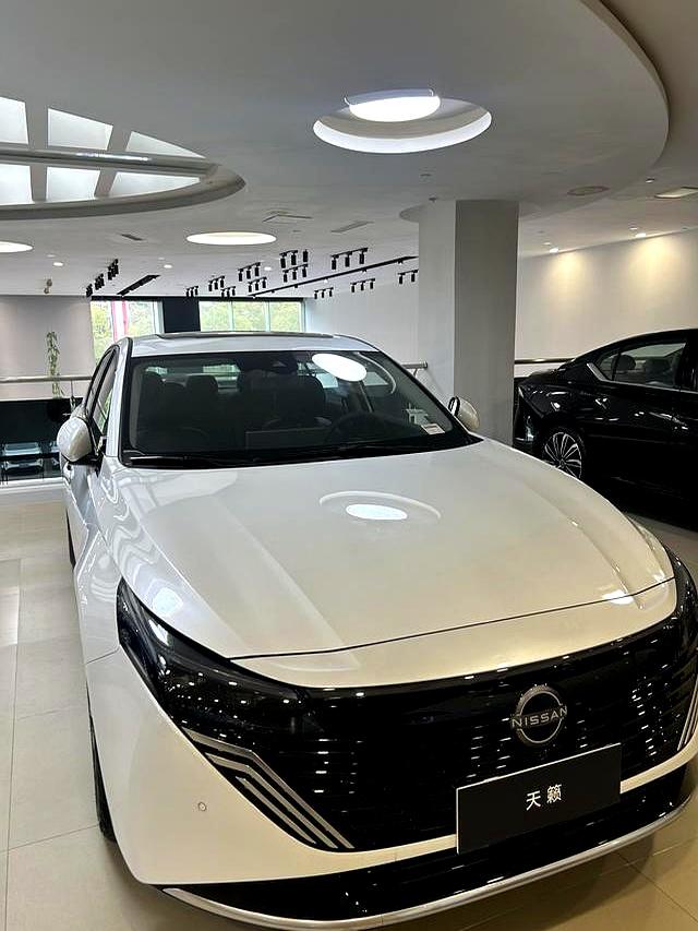 新款日产天籁亮相,外观更年轻,搭载2.0T和鸿蒙座舱-有驾