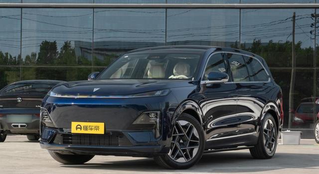 零跑 D19前备厢曝光，配备220V电源和排水通道，L型布局大幅提升储物空间兼顾安全与美观-有驾