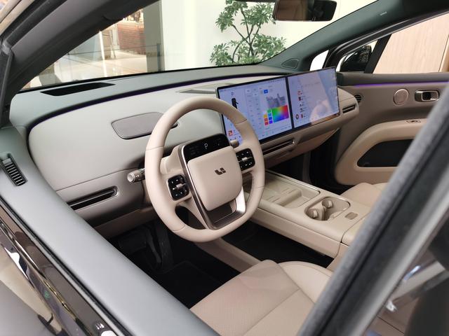 理想汽车中年危机！股价重挫40%，10月只卖出了3.18万辆车-有驾