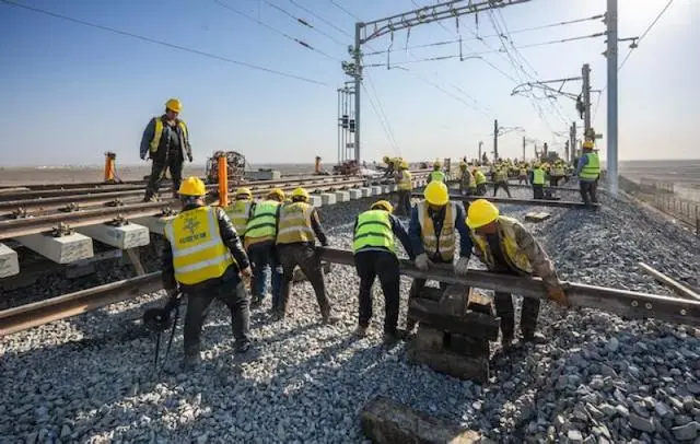 铁路投资持续领跑，高技术产业投资依然亮眼