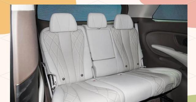 腾势D9销量好有原因，底盘悬挂和座椅舒适度确实不一般，坐在里面不会晕车，成为企业老板的首选