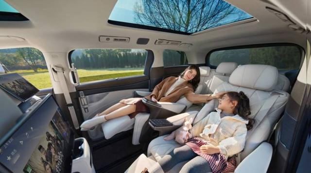腾势D9销量好有原因，底盘悬挂和座椅舒适度确实不一般，坐在里面不会晕车，成为企业老板的首选-有驾