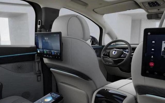 腾势D9销量好有原因，底盘悬挂和座椅舒适度确实不一般，坐在里面不会晕车，成为企业老板的首选-有驾