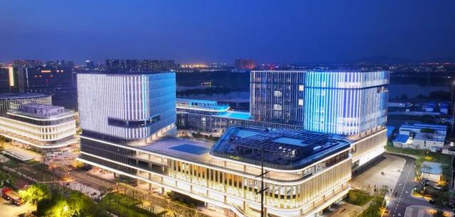 奇瑞砸20亿建凤鸣中心,13栋楼亮相,员工生活休闲一体化-有驾