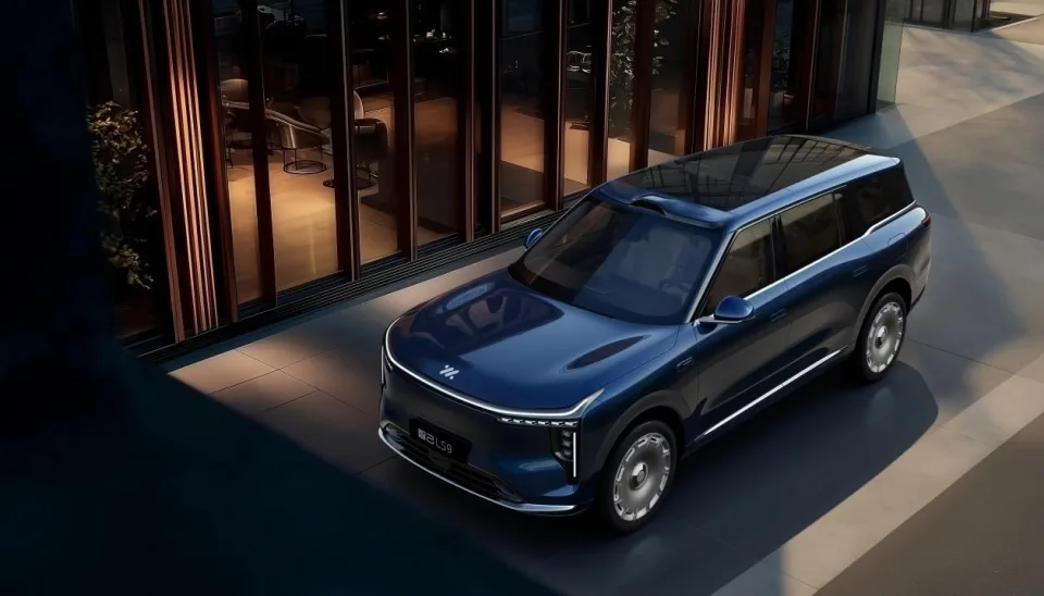 “陆家嘴揽胜”登场！智己LS9售32.28万起，9系收官狠角色！