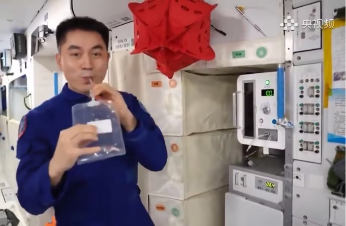 宇航员太空英雄__航天英雄太空行走