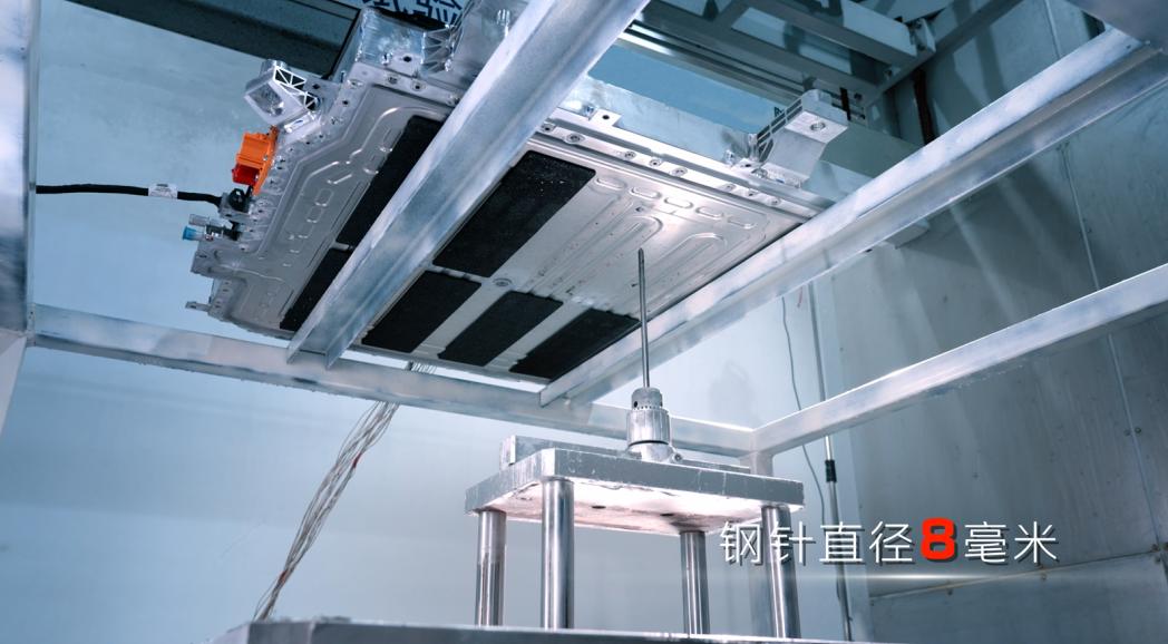 _铁电池技术_红旗车厂下的车标志