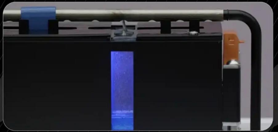 _铁电池技术_红旗车厂下的车标志