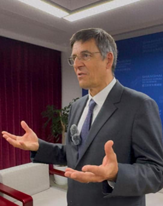 诺贝尔物理学奖得主：相信有外星人的存在