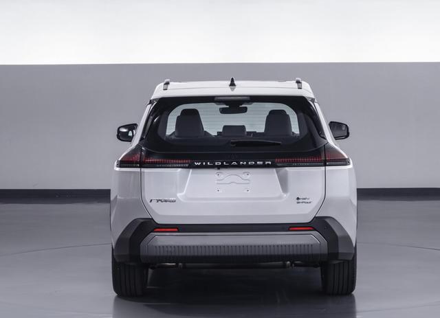 广汽丰田威兰达换代上市，2.0L混动版杀入20万级，老款2.5L混动车主：早知道就再等半年了-有驾