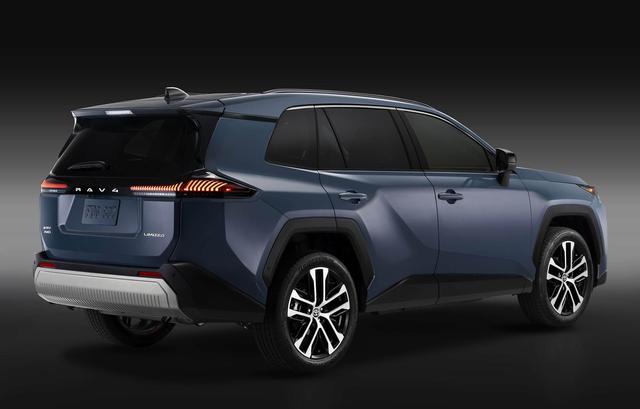 广汽丰田威兰达换代上市，2.0L混动版杀入20万级，老款2.5L混动车主：早知道就再等半年了-有驾