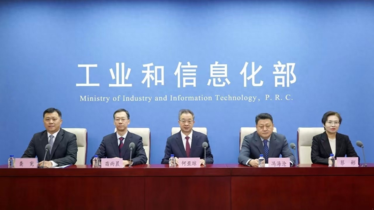 “捏捏乐”“水晶泥”有害物质超标？玩具安全新标准来了