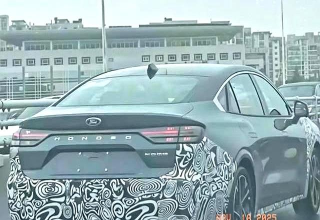 3554台月销！蒙迪欧2026款8155芯片+悬浮岛台能否翻盘？-有驾