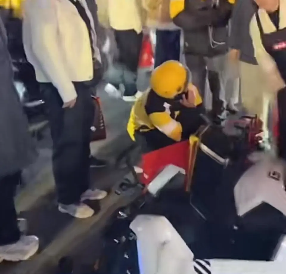 长沙一电动车撞上劳斯莱斯，外卖小哥赔偿2万元不实，维修费由骑手保险进行理赔