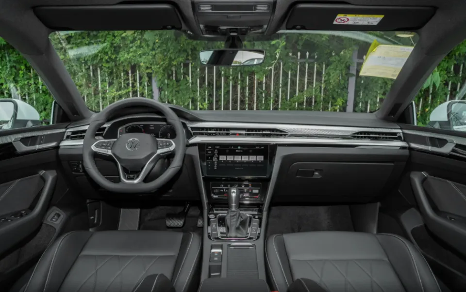 买运动轿车，不妨看看26款大众CC，4款配置解析，谁更值得选？