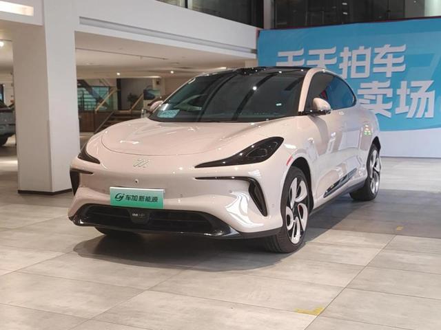 从系统bug到NOA失灵，智己的技术天花板怎么成了豆腐渣？权益说砍就砍，老车主怎么办？